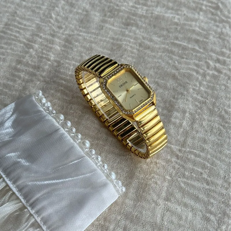 Elegant Stretch Band Gold Watch